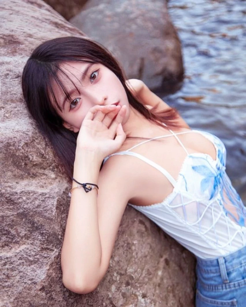 25041877.webp