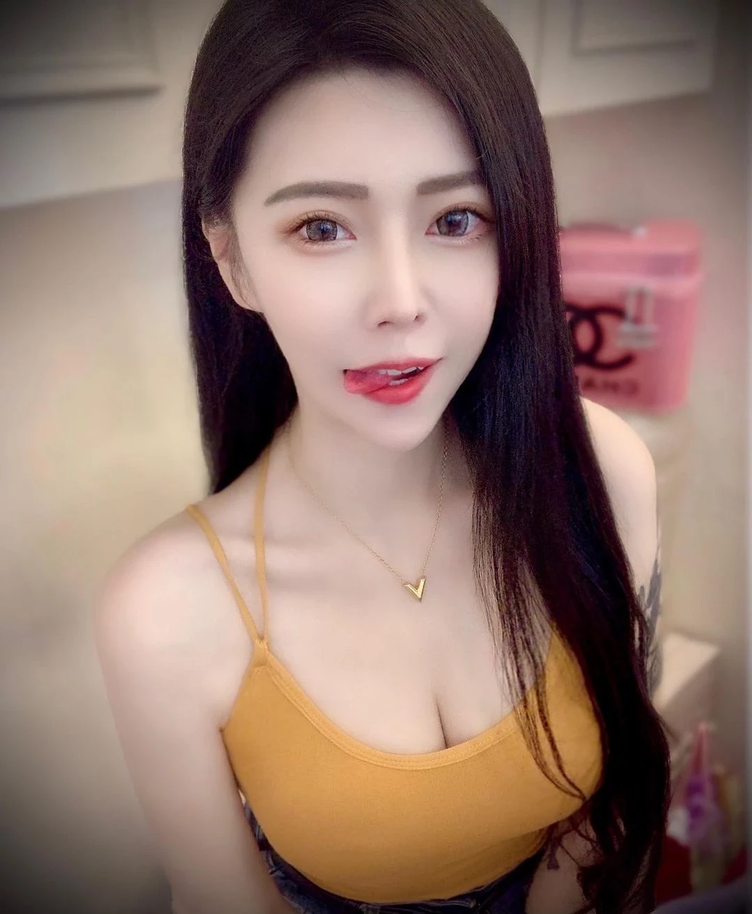 124717qe1xn1j7m67j8sun.webp