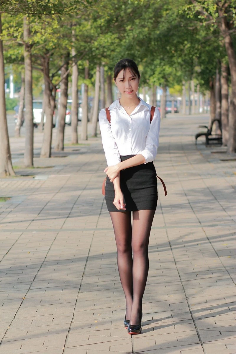 084459rhchh1eyesc0220y.webp