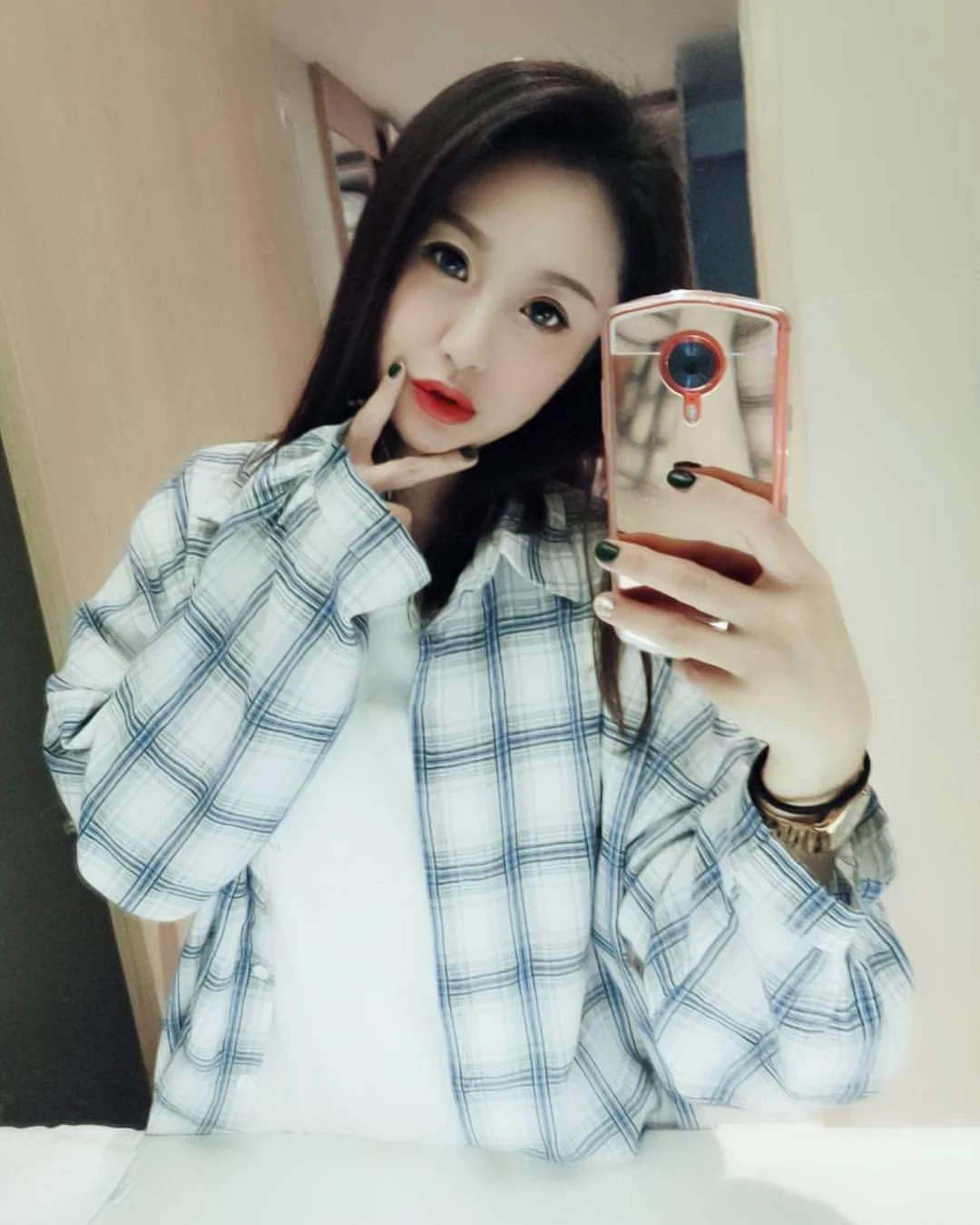 181749qufy73q38rt7bujb.webp
