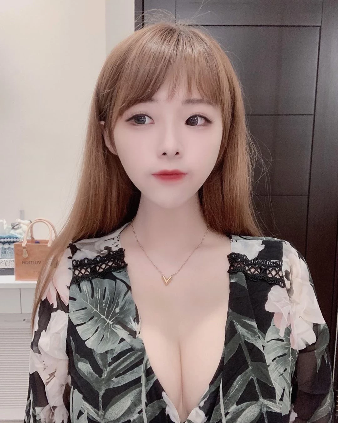 185045dk0804h9s3xf66rh.webp