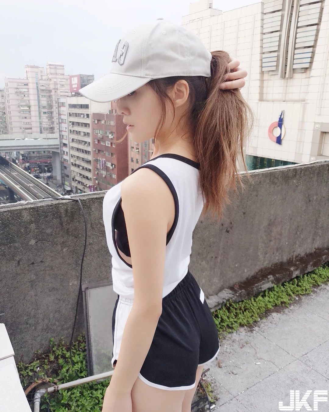 195906q784q0as0z3o8gq7.webp